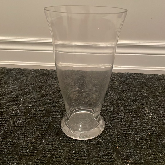 Elegant Clear Flower Vase - Picture 2 of 8